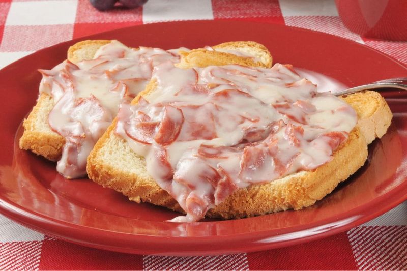 Creamed chipped beef on toast