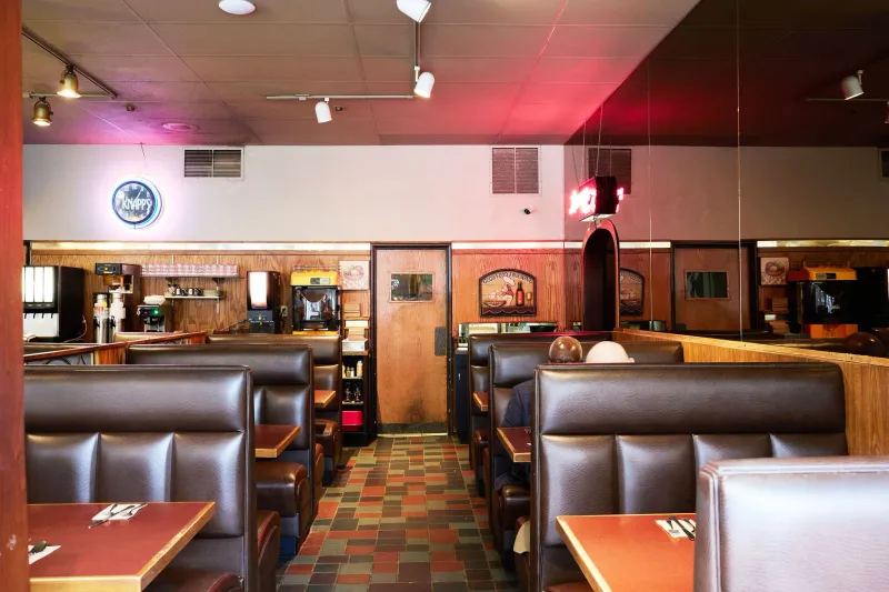 Knapp’s Restaurant & Lounge – Tacoma (Proctor District)