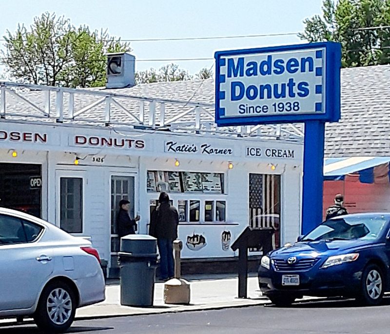 Madsen Donuts – Geneva-on-the-Lake
