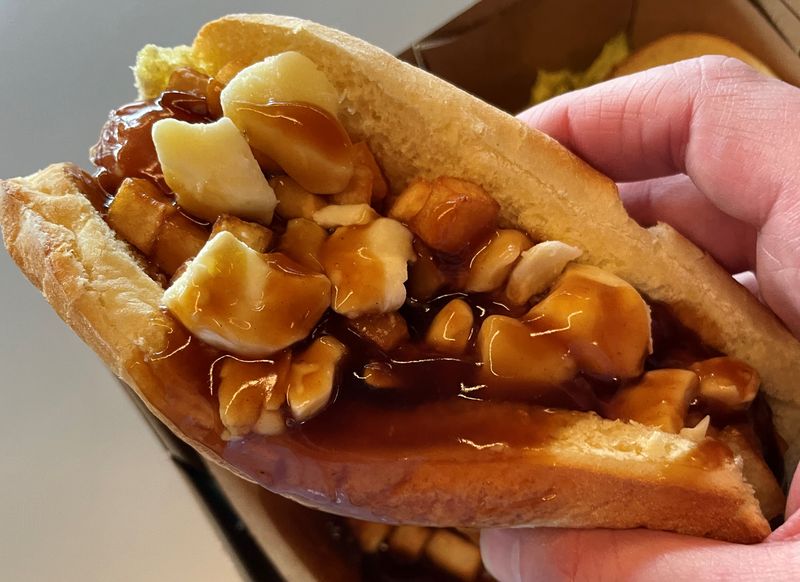 Canada: Poutine dog