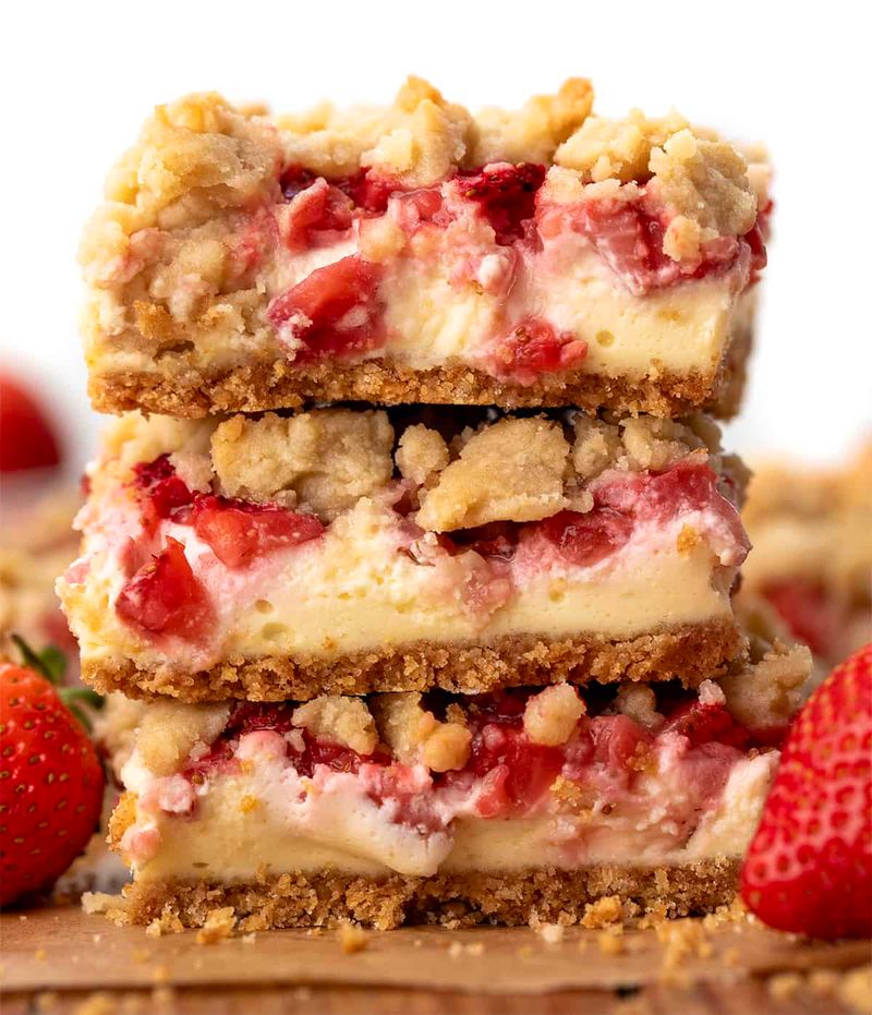 Strawberry Cheesecake Crumble Bars