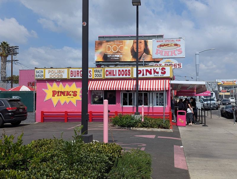 Pink’s Hot Dogs (Los Angeles, California)