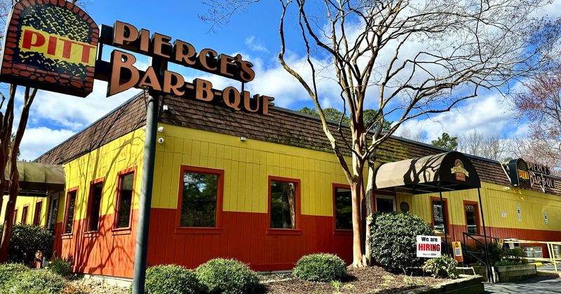 Virginia — Pierce’s Pitt Bar-B-Que (Williamsburg)