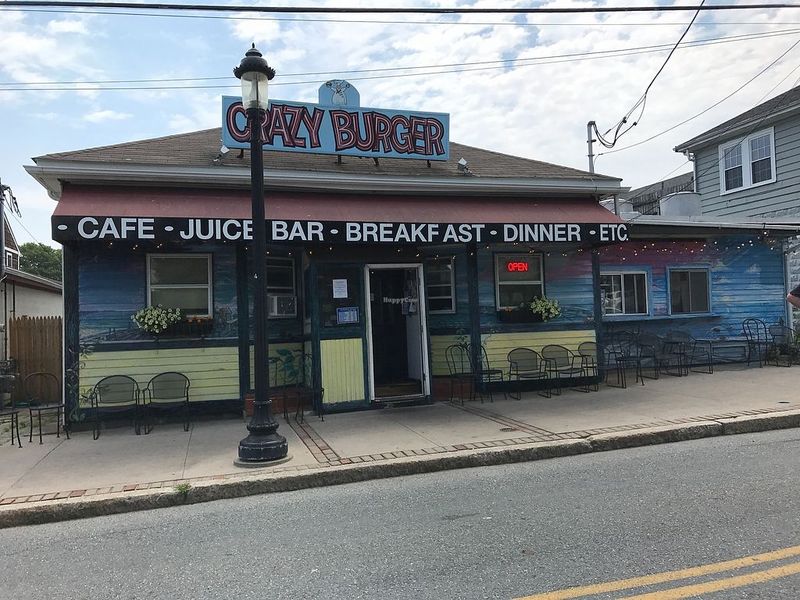 Crazy Burger Café & Juice Bar (Rhode Island)