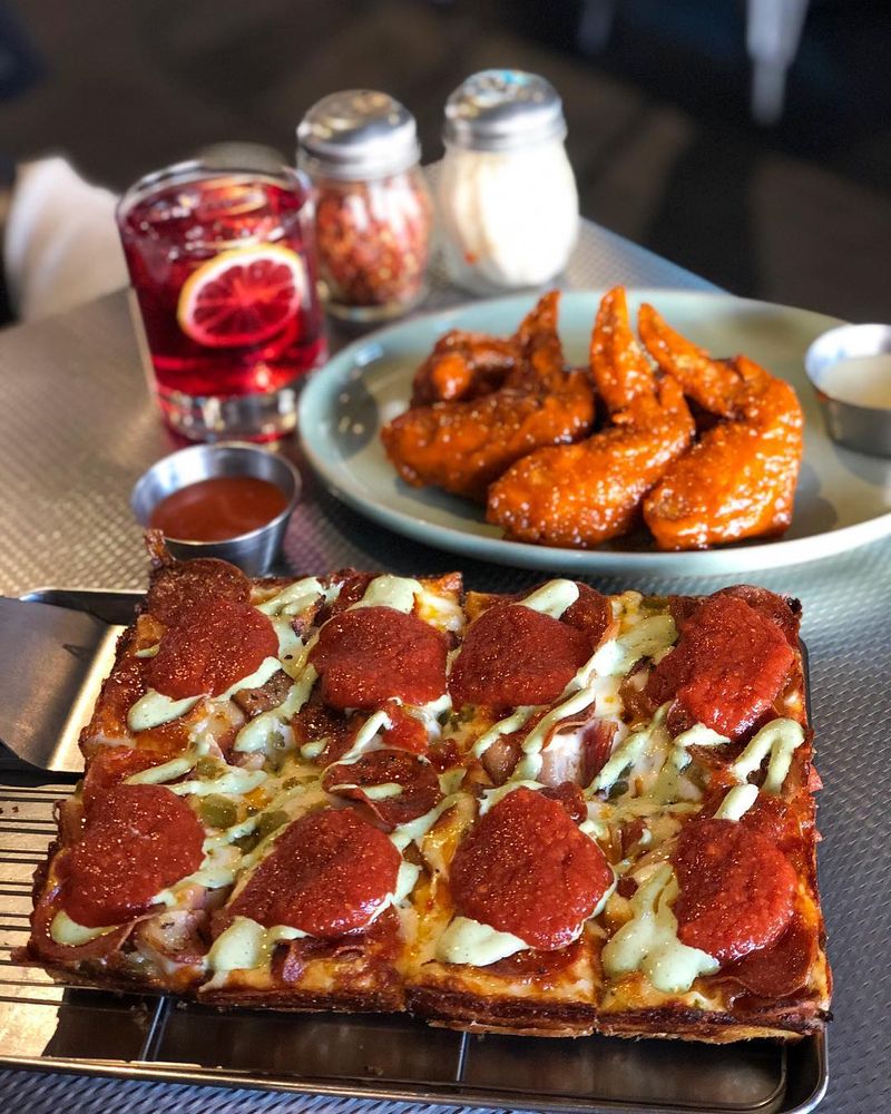 Illinois Deep-Dish Pizza Wings
