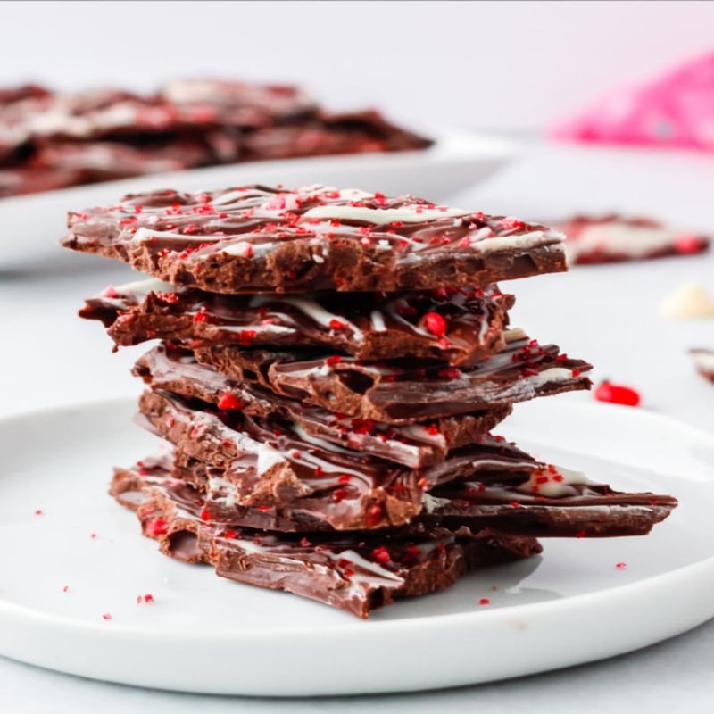 Chocolate bark with Valentine toppings