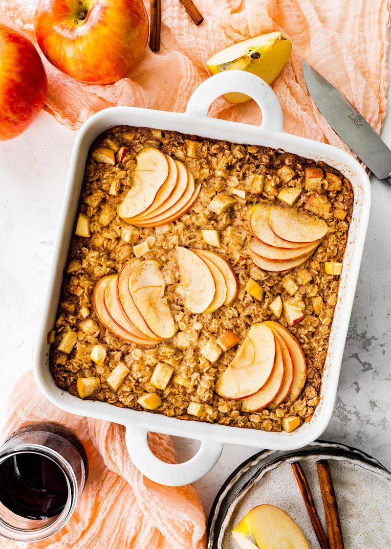 Oatmeal Bake with Apples & Cinnamon