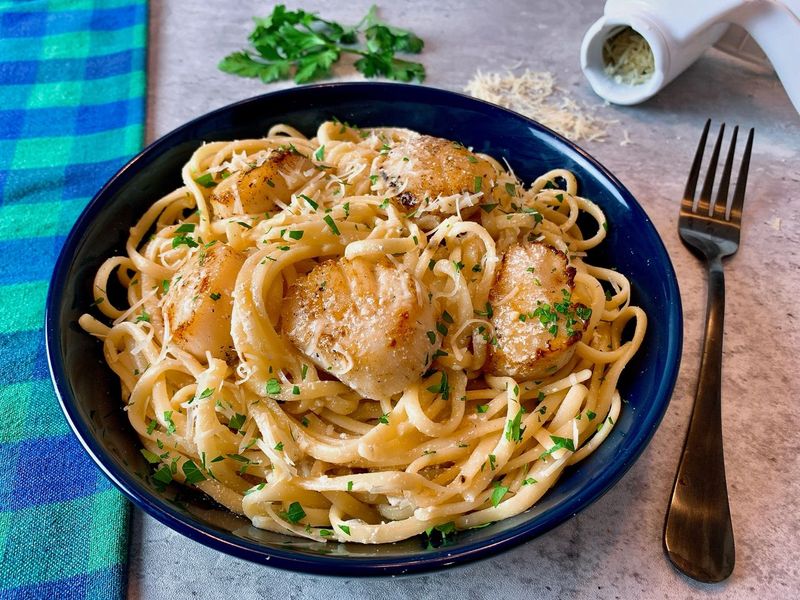 Scallop Pasta With White Wine Garlic Sauce