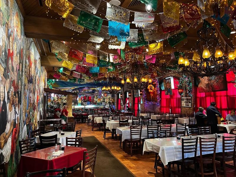 Mi Tierra Café y Panadería — San Antonio, TX