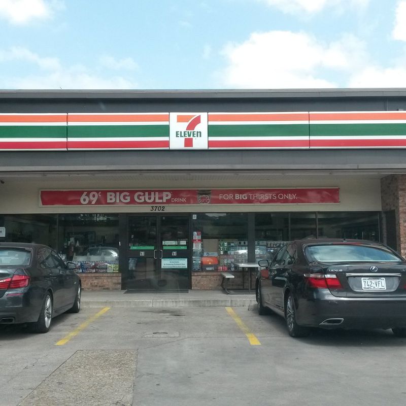 Lunch Rush Legends: The Businesspeople's Secret Spot
