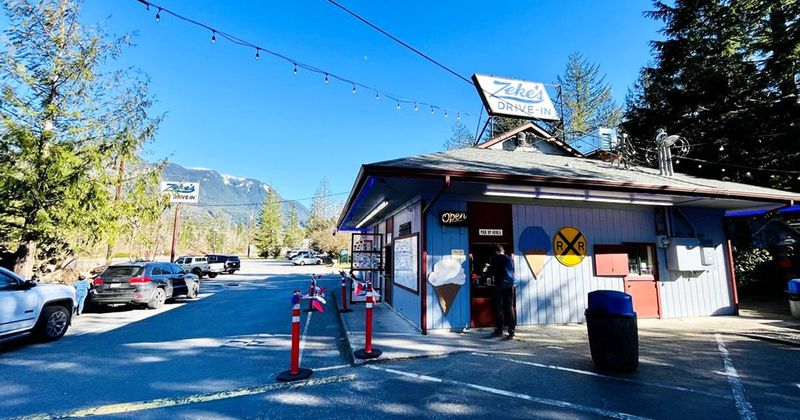 Zeke’s Drive‑In – Seattle (near Green Lake)