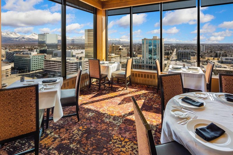 Crow's Nest at Hotel Captain Cook (Alaska)