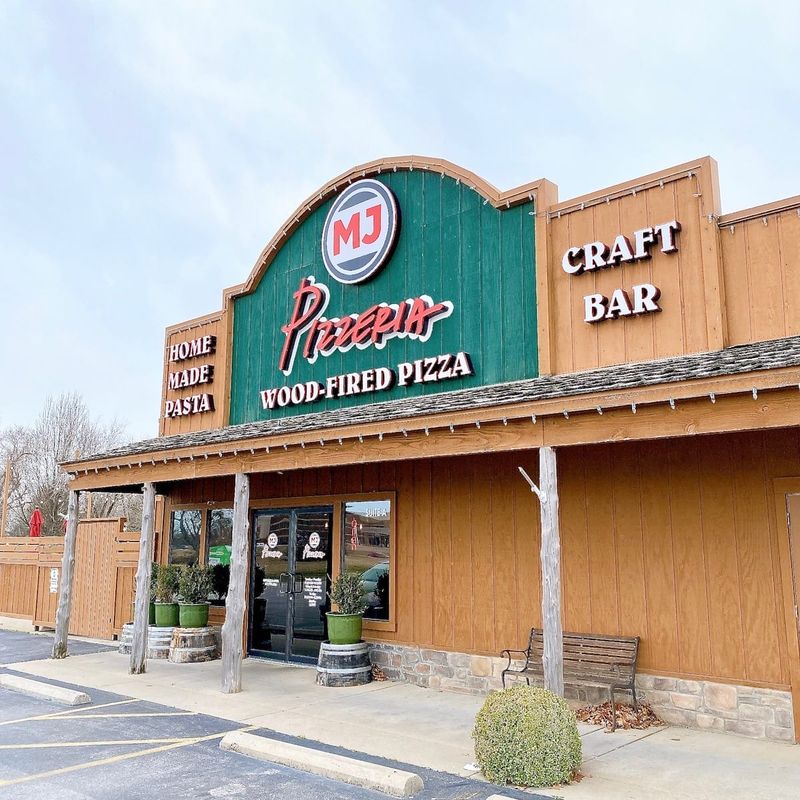 MJ Pizzeria (Rogers)
