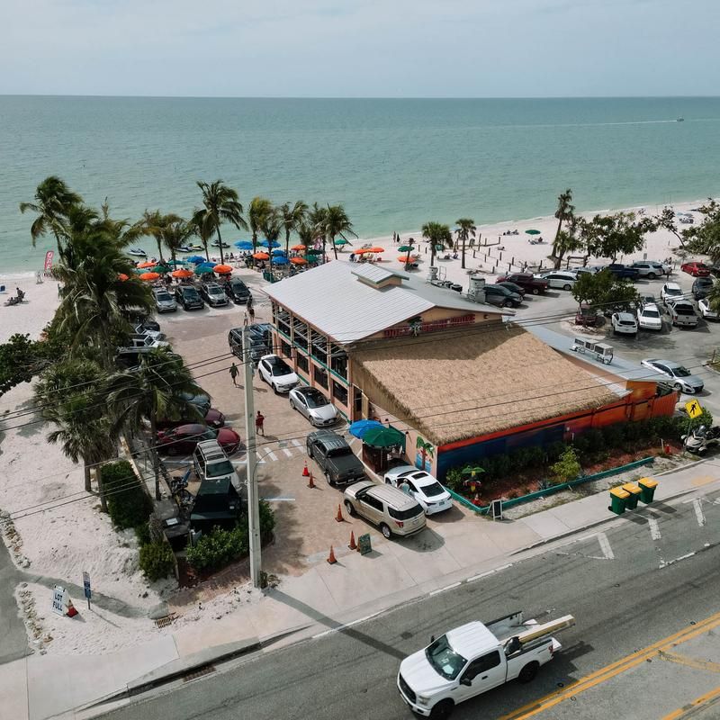 Doc’s Beach House - Bonita Beach