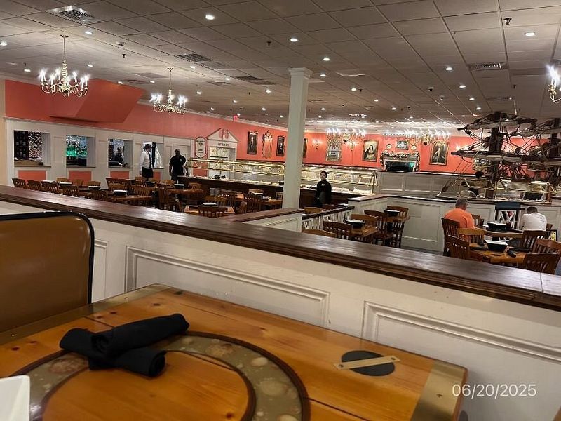 Captain George’s Seafood Restaurant (Williamsburg, VA)