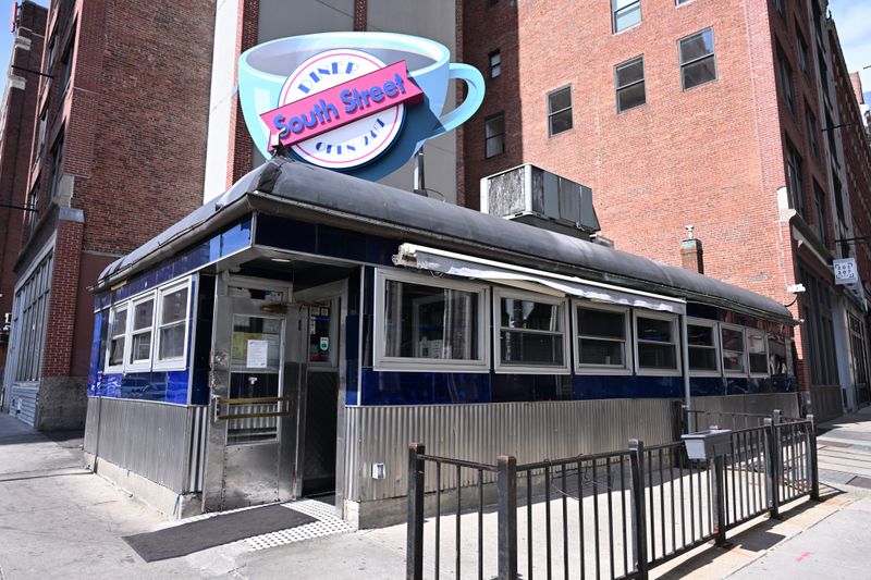South Street Diner: Late-Night Fish Feast for Boston's Night Owls