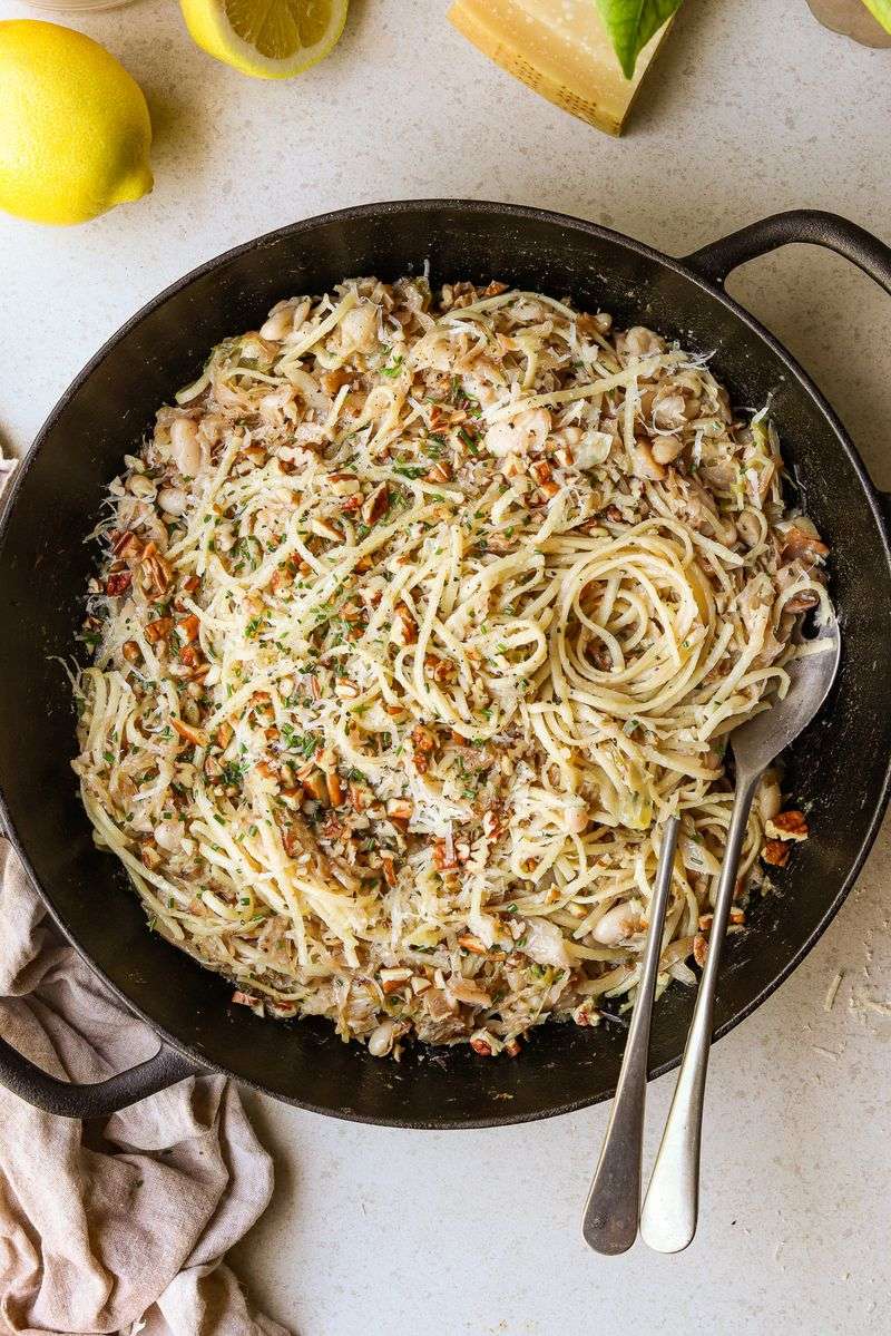 Spaghetti with Sauteed Cabbage and Garlic
