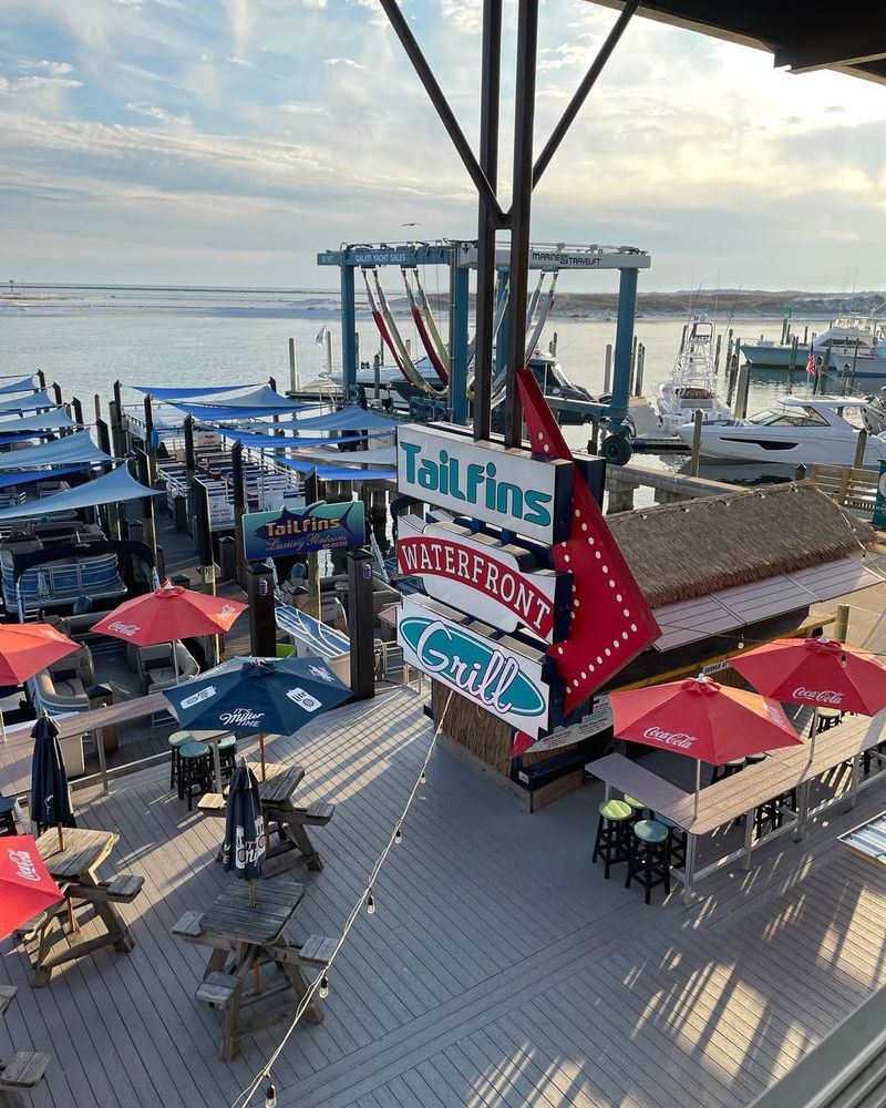Tailfins Waterfront Grill – Destin