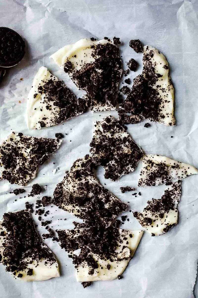 Oreo frozen yogurt bark