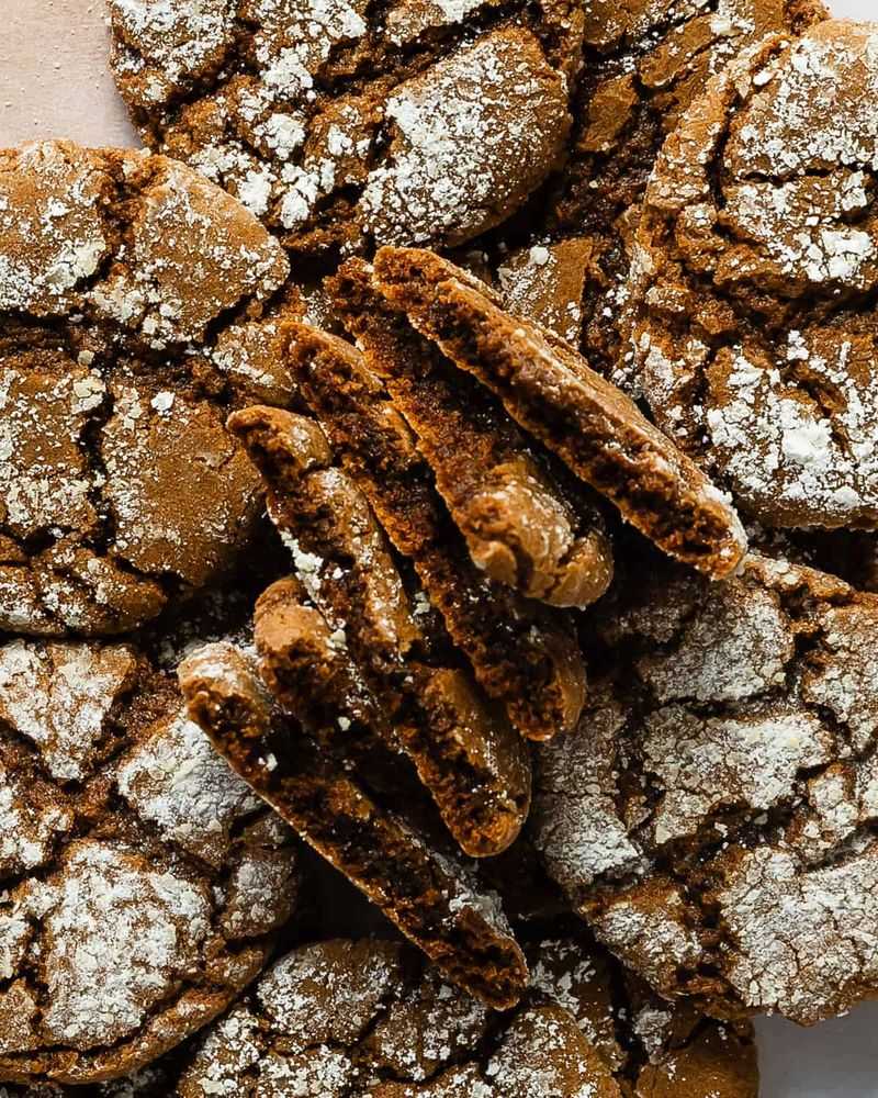 Molasses Crinkles (Old-School Style)