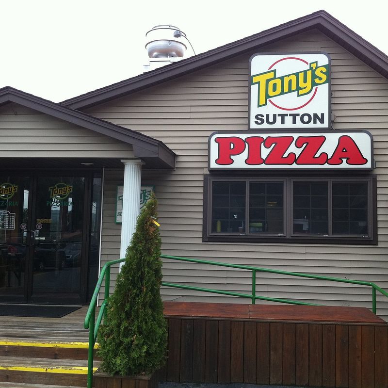 Tony's Pizza Restaurant: Sutton's Family-Run Treasure
