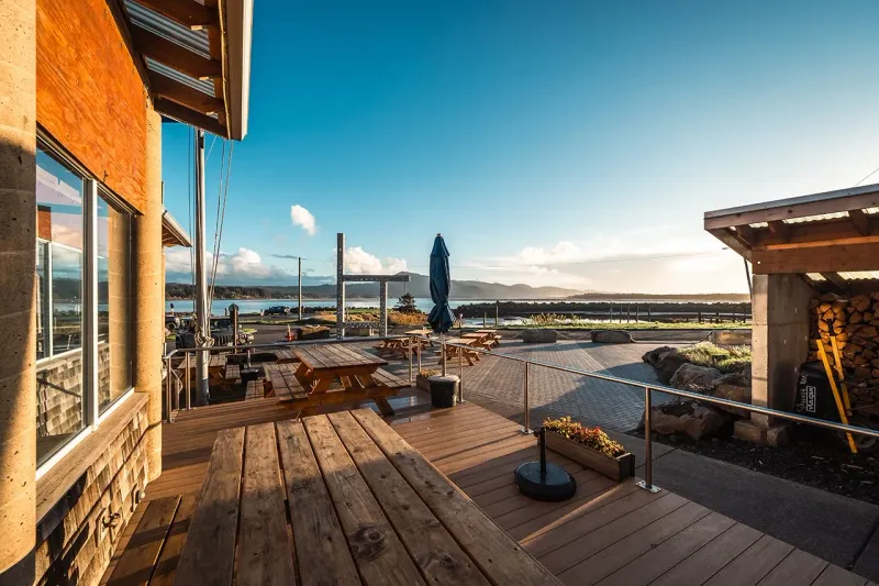 The Schooner Restaurant & Lounge (Netarts)