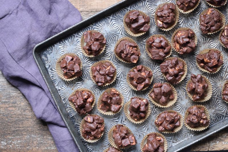 Kar’s Chocolate Peanut Clusters