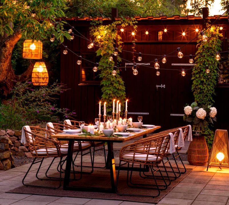 Being Weirdly Comfortable Eating Outside 90% Of The Year