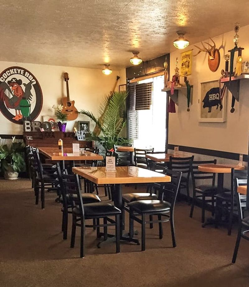 Rustic Interior Welcomes Everyone Like Family