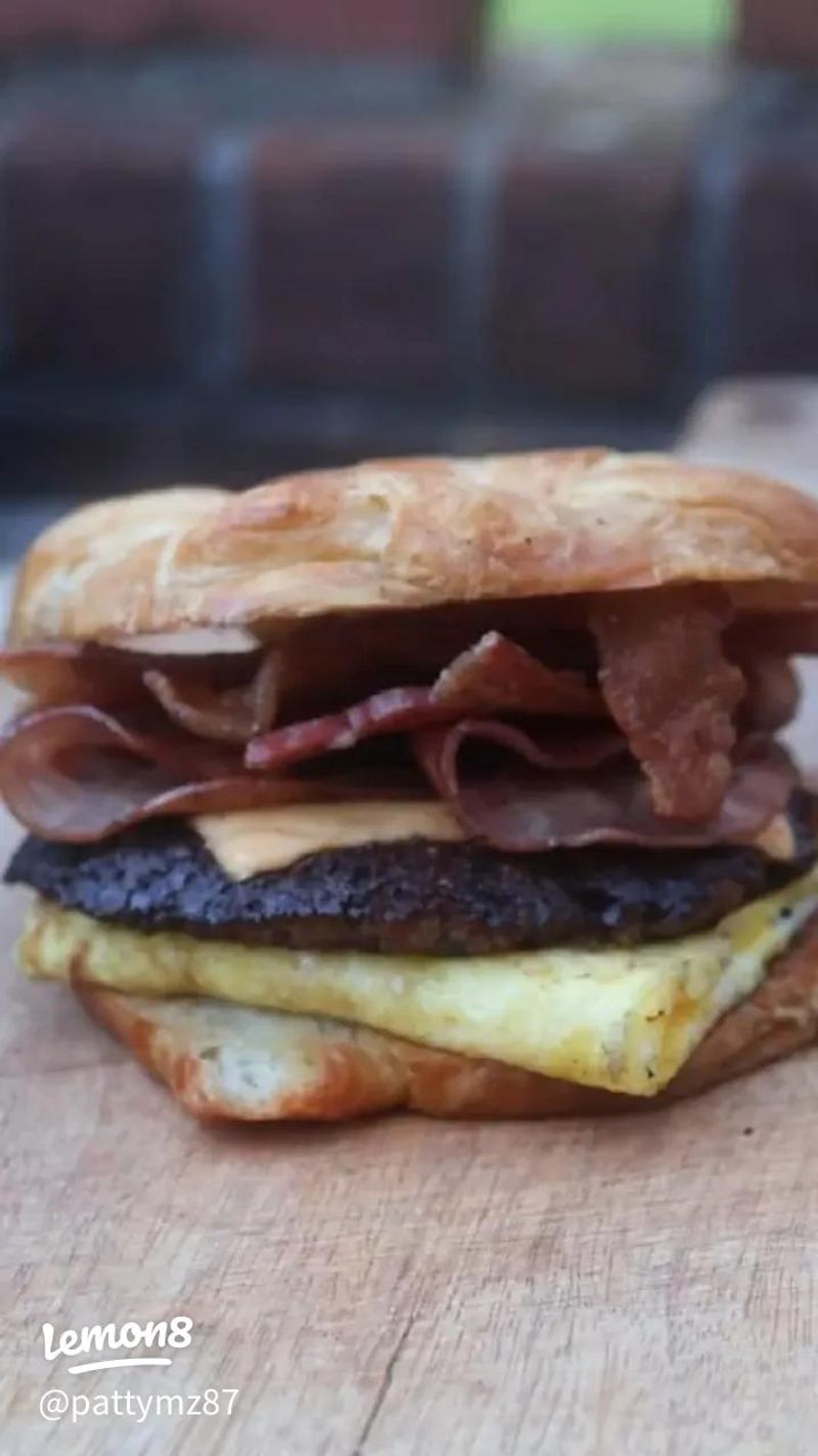 Burger King Fully Loaded Croissan’wich