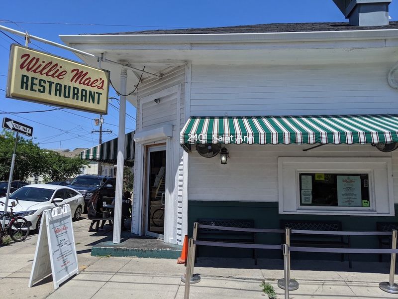Willie Mae's Scotch House: Fried Chicken Heaven