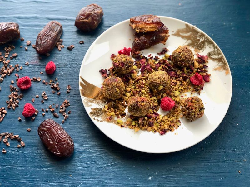 Date And Nut Energy Bites With Milk