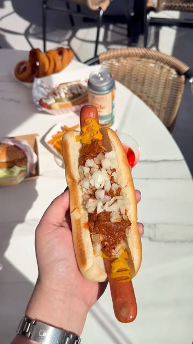 California — Pink’s Chili Dog (Los Angeles)