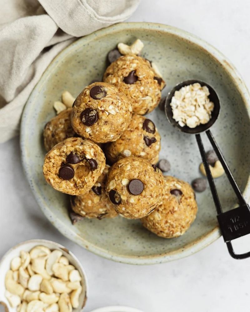 Oat “cookie dough” bites