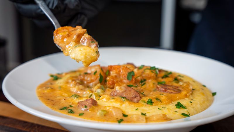 Shrimp and Grits (Southern Restaurant Style)