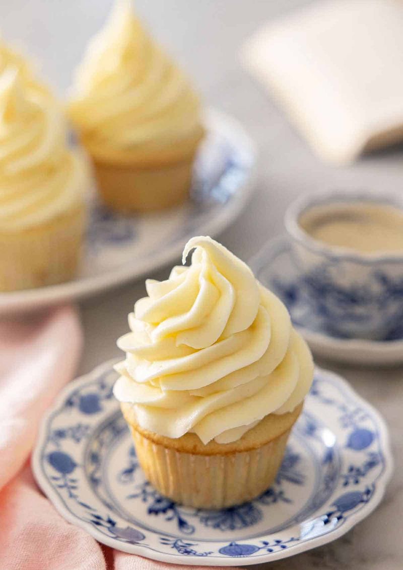 Vanilla Cupcakes With Cream Cheese Frosting