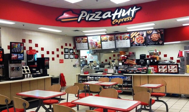 Pizza Hut Express-style food court era (as a main hangout)