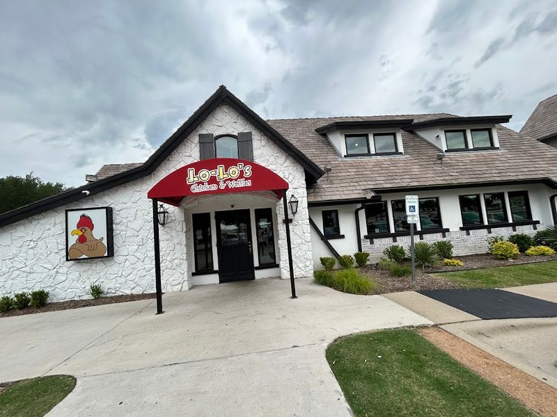 Lolo’s Chicken & Waffles, Houston