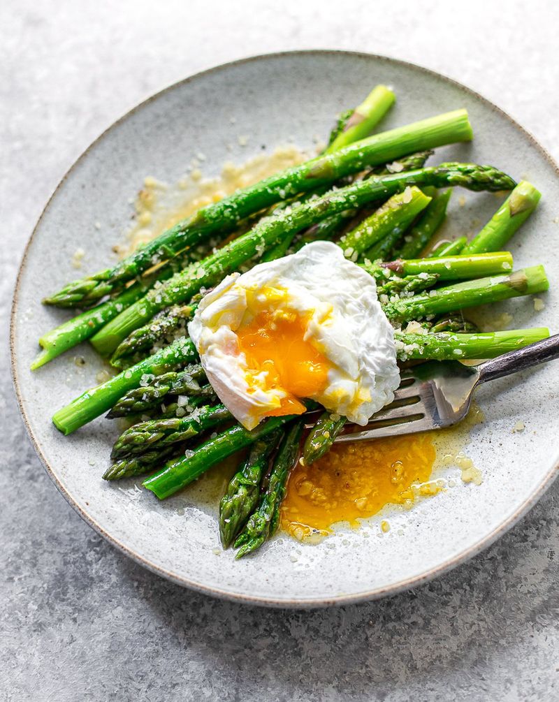 Poached Eggs on Buttered Asparagus