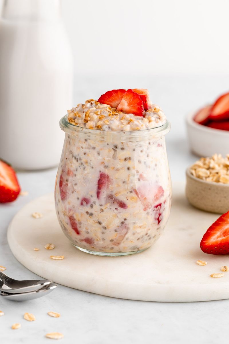 Strawberry overnight oats