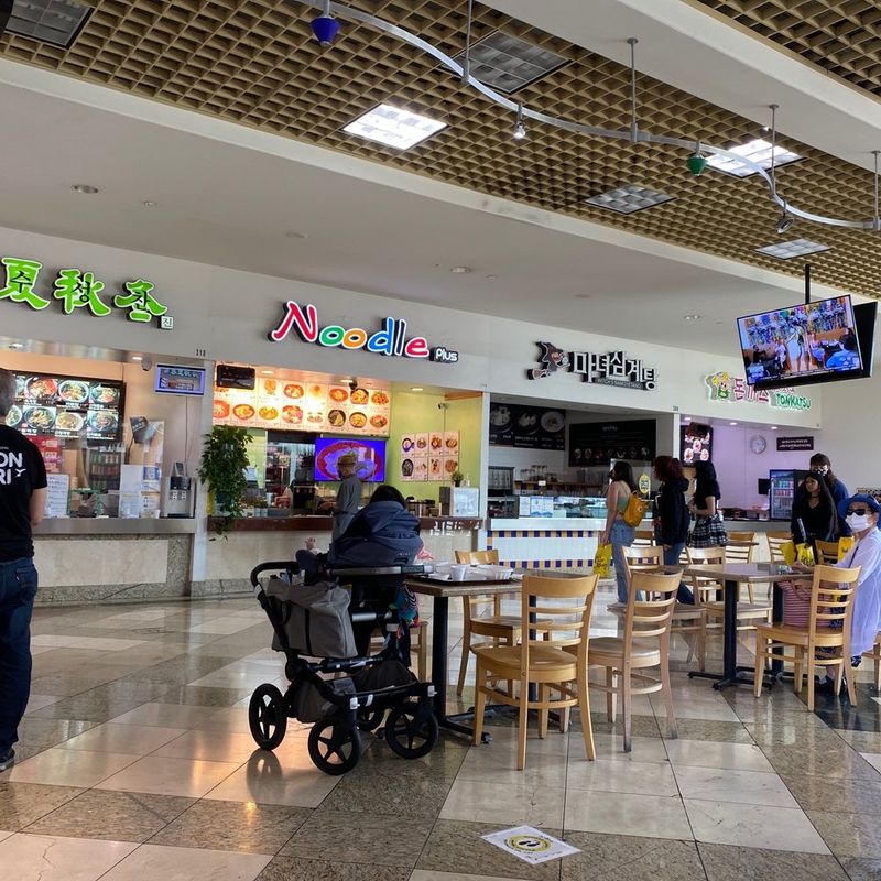 Food court soup counters in bigger malls