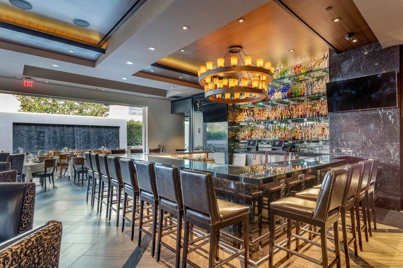 Mastro's Steakhouse: Luxurious Sizzle in Houston