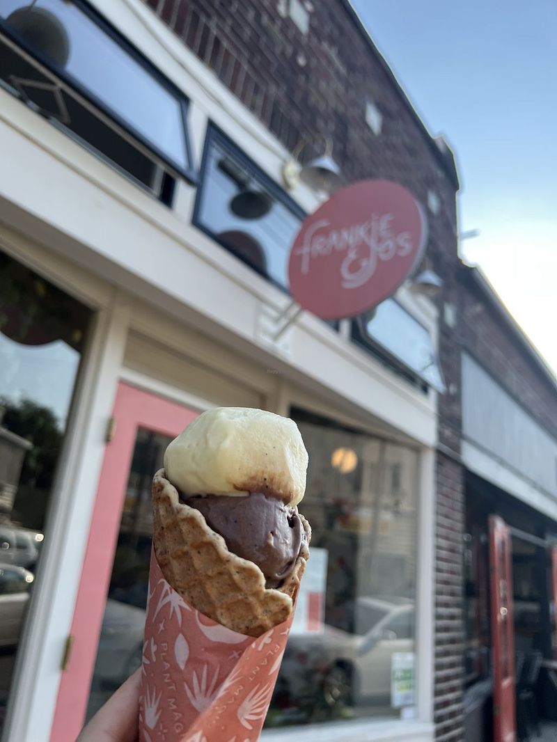 Frankie & Jo's