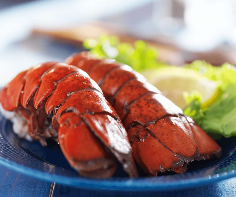 Canadian hard-shell lobster (seasonal, clawed)