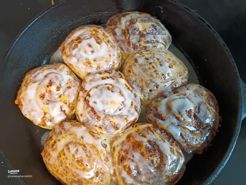 15 Minute Skillet Cinnamon Rolls