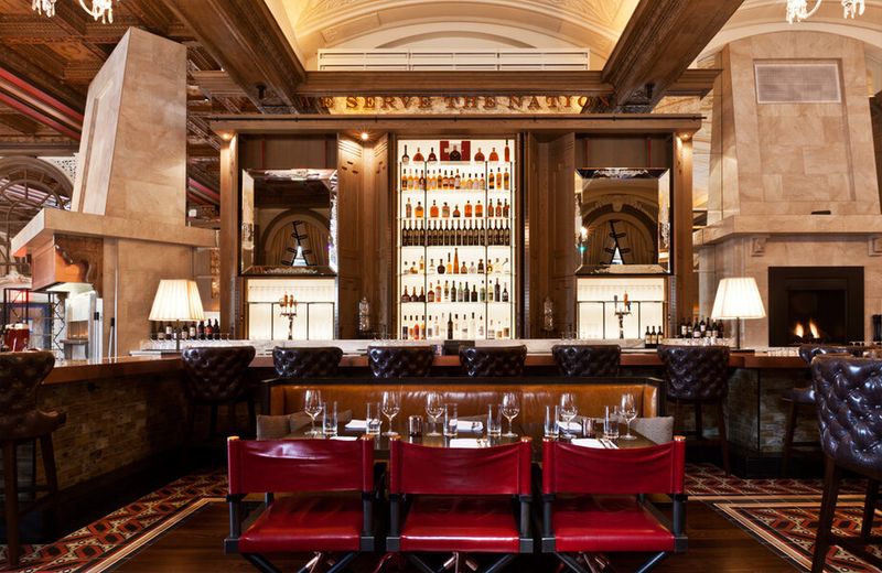 OAK Long Bar + Kitchen at Fairmont Copley Plaza (Massachusetts)
