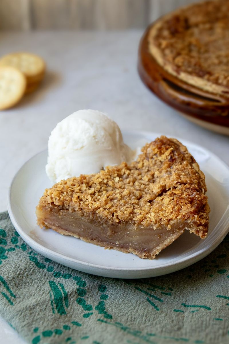 Mock apple pie (made with crackers)