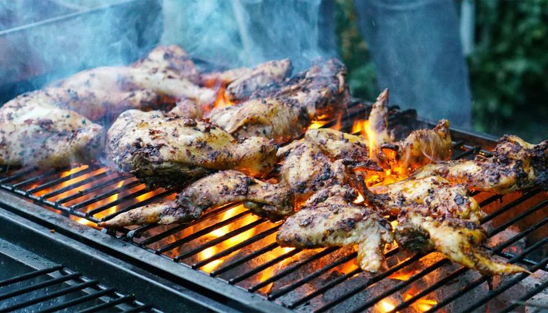 Grill (U.S.) vs barbecue (U.K. usage often)