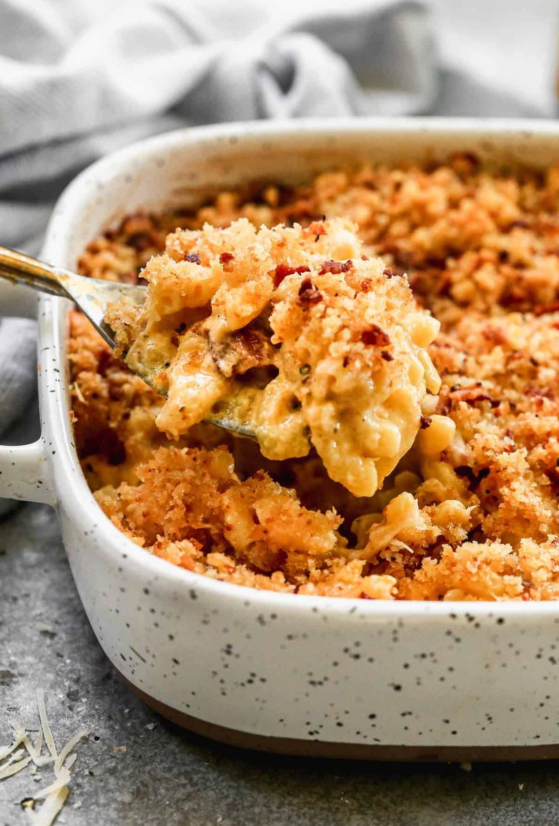 Baked Mac and Cheese with a Crunchy Topping