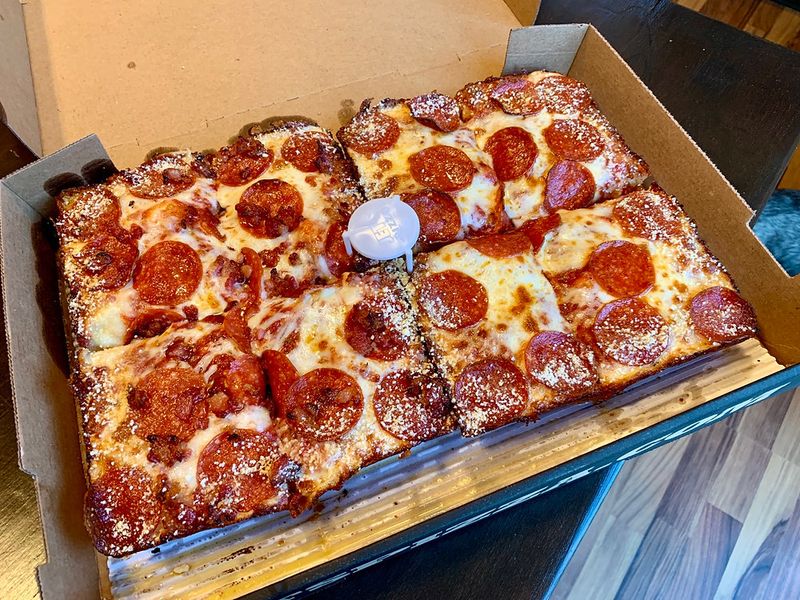 Jet's Deep Dish 8 Corner